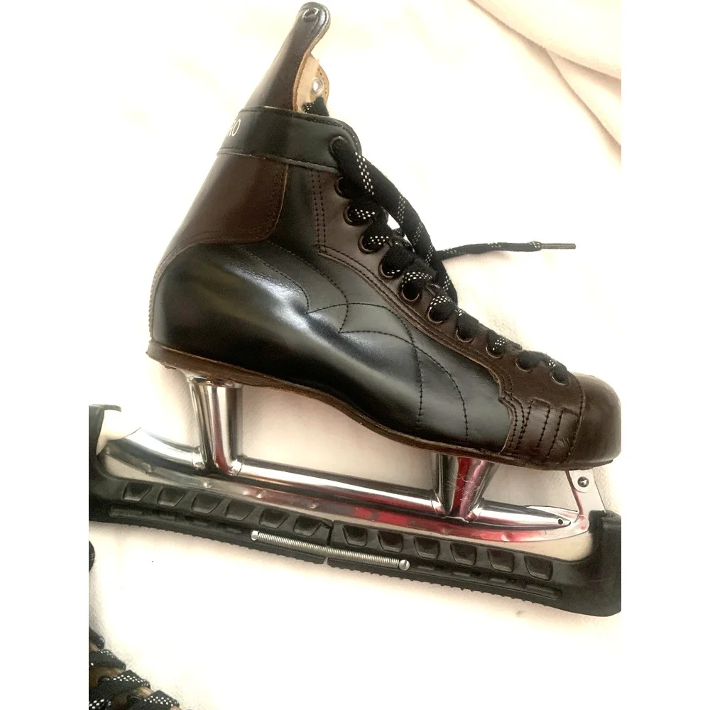 CCM Senior A Hockey Skates Size 10 ( Excellent Condition)